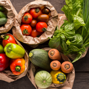 Wir verwenden ausschließlich hochwertige und frische Zutaten: schmackhafte Rispentomaten, saisonale Salate, aromatische Zwiebeln und frische Gartenkräuter.